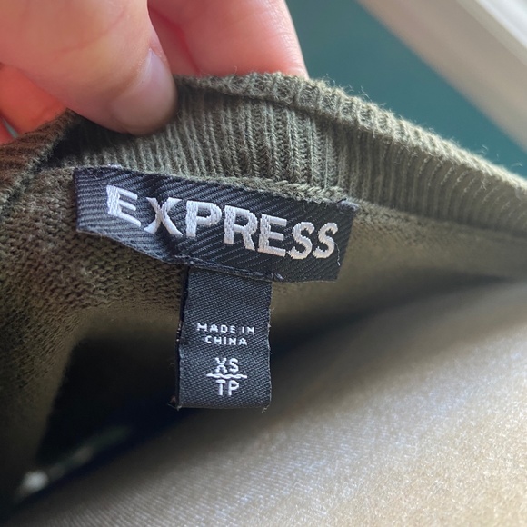 Express Sweater - Picture 4 of 4